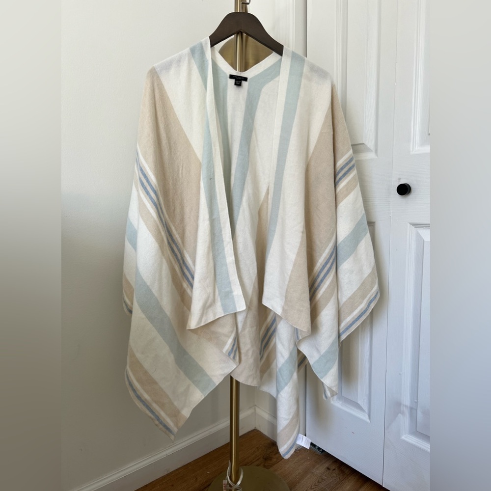 NWOT Ann Taylor Poncho | One Size